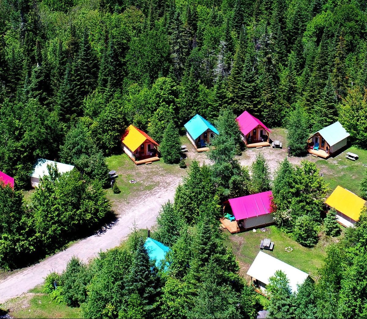 Yourte, tente Glamp, dôme ou A-Frame : quelle structure choisir pour votre projet?
