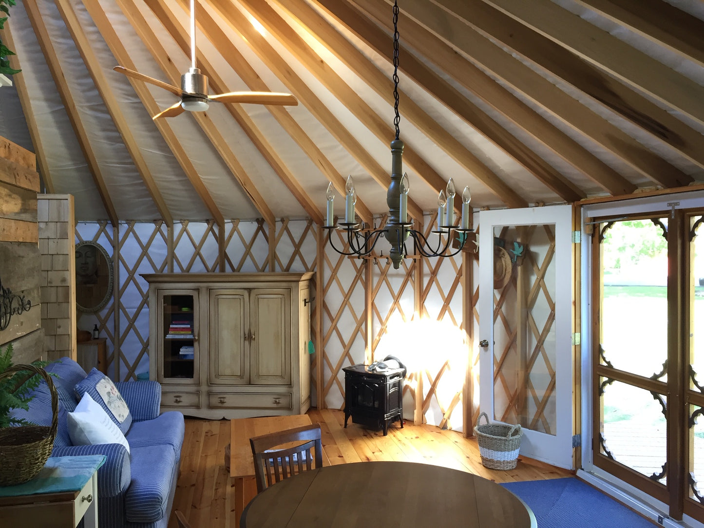 
                  
                    The 28 feet yurt
                  
                